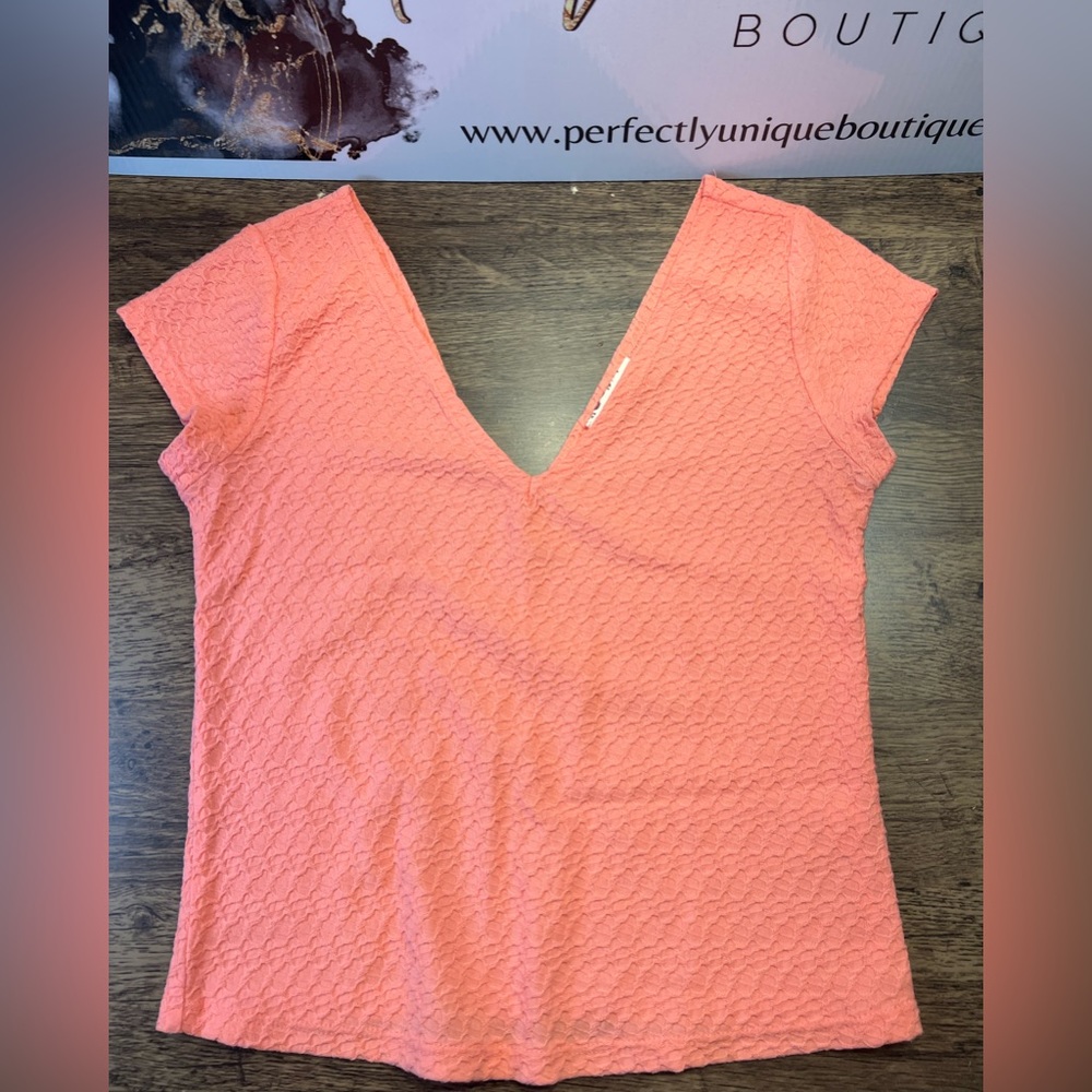 NWOT Coral Knit V-neck Crop Top T-Shirt